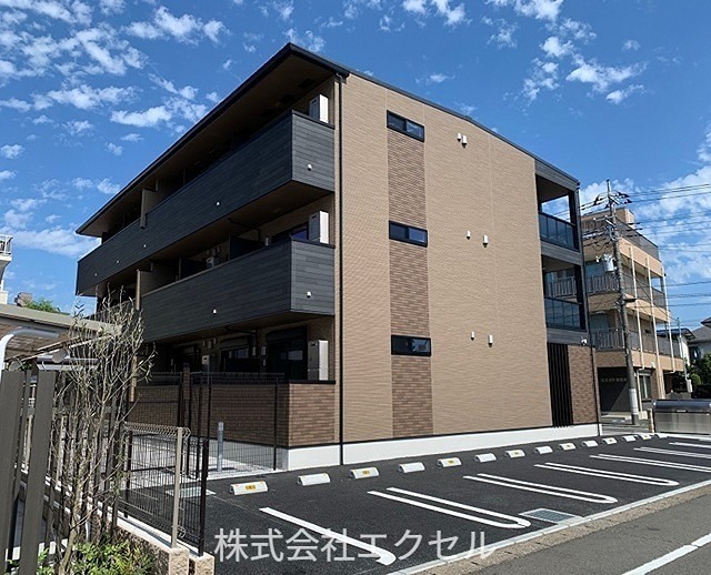 河辺駅徒歩6分の新築です。