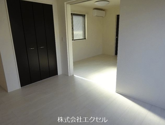 ヴィラサーシャ 明るい室内です。