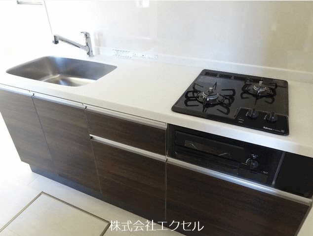 ヴィラサーシャ グリル付２口ガスコンロのシステムキッチンです。