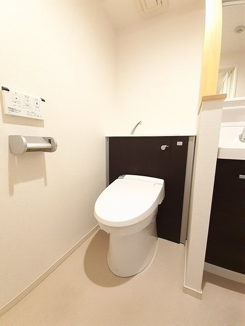 グラントゥール 嬉しいウォシュレット機能付きです。