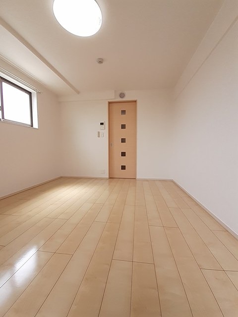 グラントゥール 南東向きで日当たり良好です。設備充実のお部屋です。