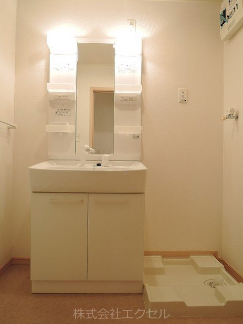コンフォートヤマダヤ シャワー付き洗面台です。