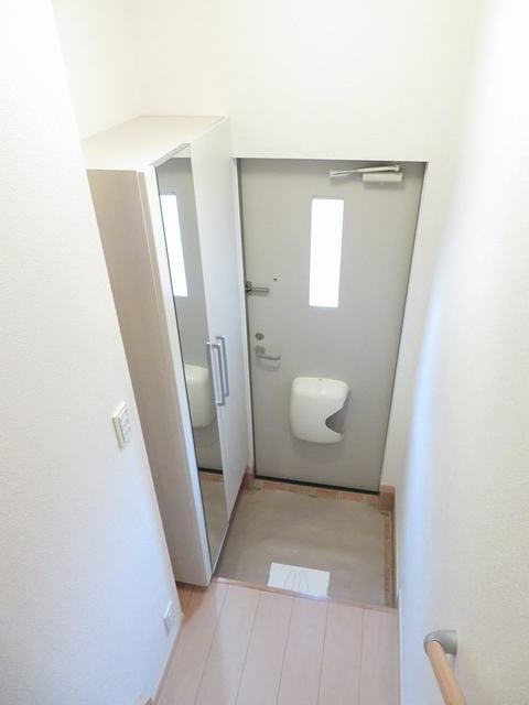 コンフォートヤマダヤ シューズボックス完備してます。