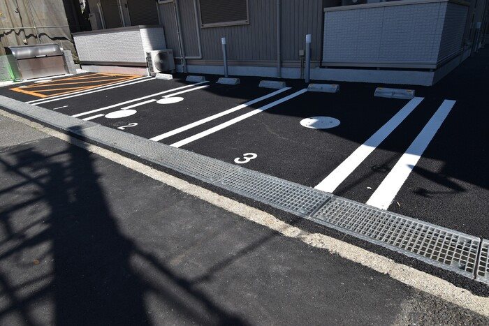 Dスクエア本町 敷地内駐車場です。