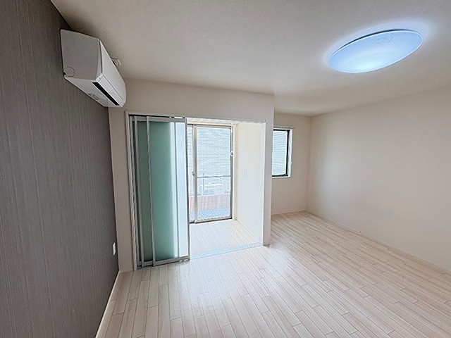 アルカディアK1 エアコン完備の明るい室内です。