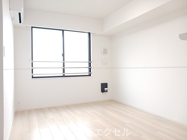 アルモニー エアコン完備の明るい室内です。