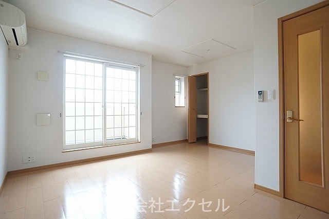 ソレイユ エアコン完備の明るい室内です。