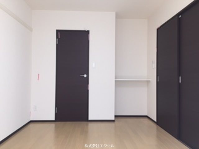 クレイノクオーレ狭山 収納付きの洋室です。