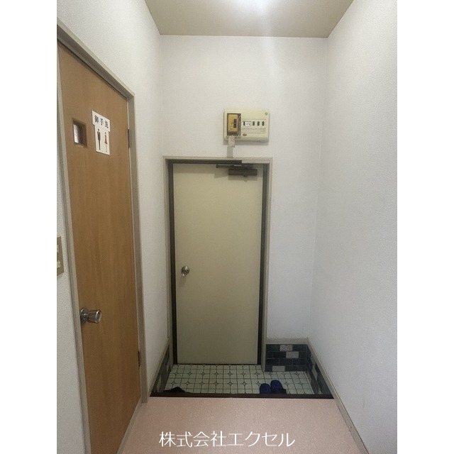 コーポ弥生 綺麗な玄関です。