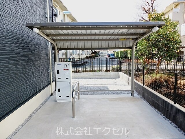 フラワーリッジ 屋根付きの駐輪場です。