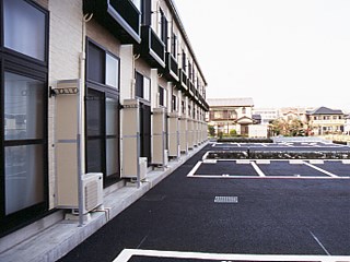 レオパレス上九沢 敷地内駐車場です。