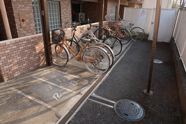 日神パレステージ福生 駐輪場