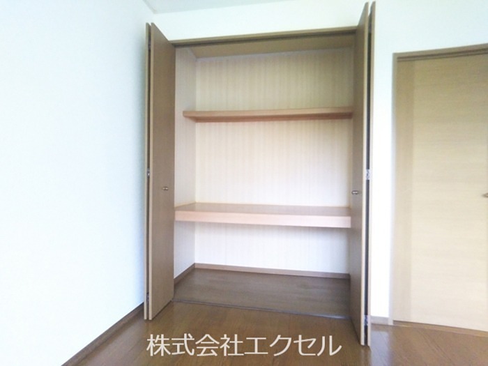 サンパレス青梅 収納完備でお部屋を広くお使いいただけます。