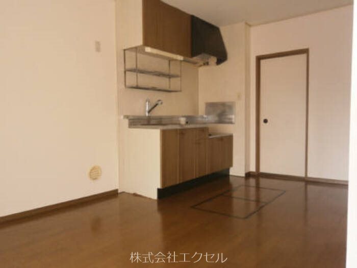 サンパレス青梅 同階別室の物です。