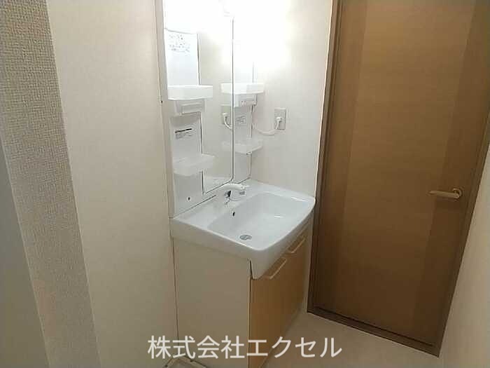 クレールパピヨンN 独立洗面台です。