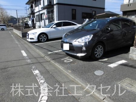 クレールパピヨンN 敷地内駐車場です。