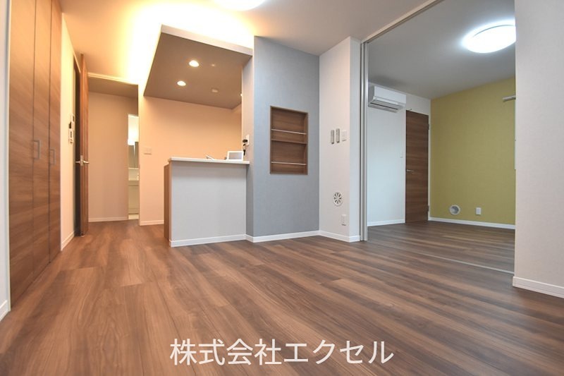 ティサージュ寺町 広々とした日当たりの良いリビング。
