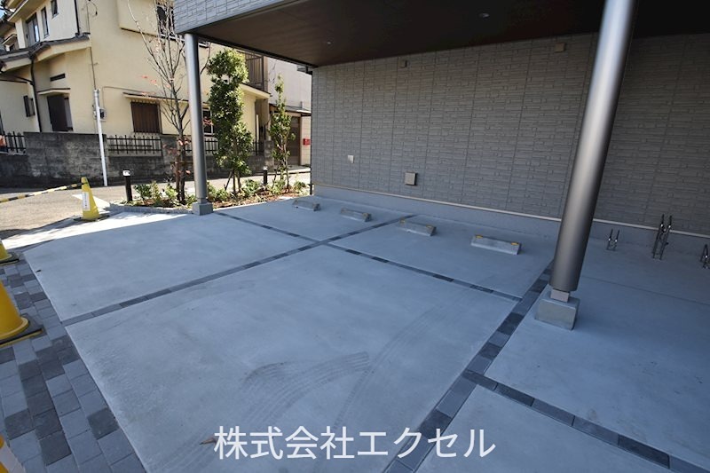 ティサージュ寺町 舗装駐車場完備。