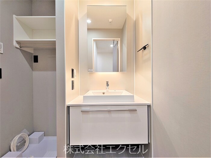 AuspiciousHouse  シャワー付き洗面台です