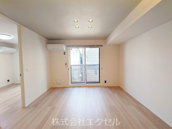 AuspiciousHouse  エアコン付きの14畳です