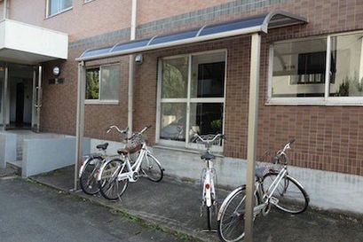 ヴランドール桜ヶ丘 屋根付駐輪場です。