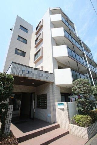 駅徒歩圏内のマンションです。