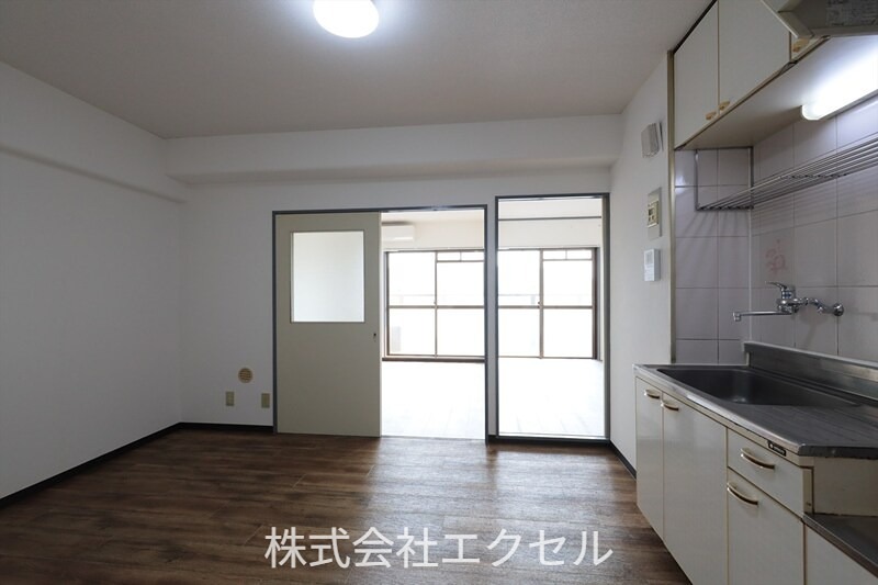 フェリーチェ相模 広々としたリビングです。