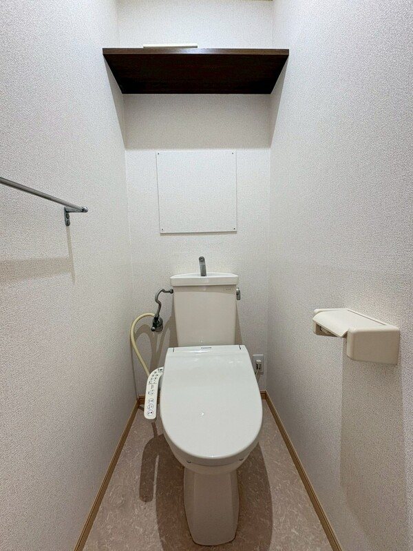ヴィーナスヴィラ 温水洗浄便座付きのトイレです。