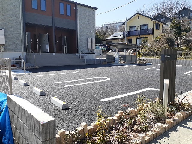 ニヤ　アルファ 駐車場