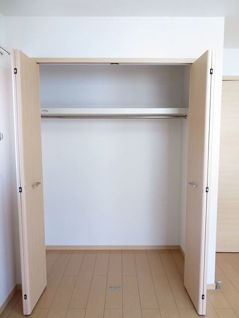 シュティルシェーネ クローゼット完備です。
