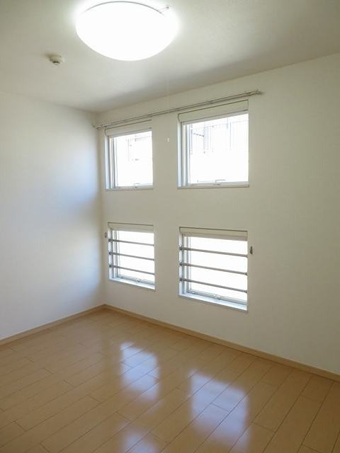 シュティルシェーネ フローリングのお部屋です。