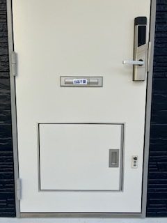 レオパレスアミティエ 宅配ボックス