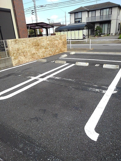 メゾン　エトワール 駐車場