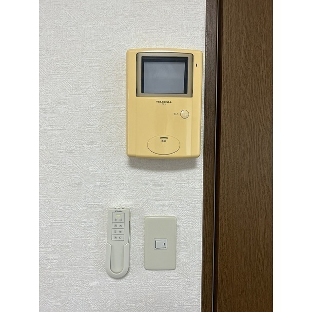 アンプルールフェールメルベェイユー TVドアホンです。