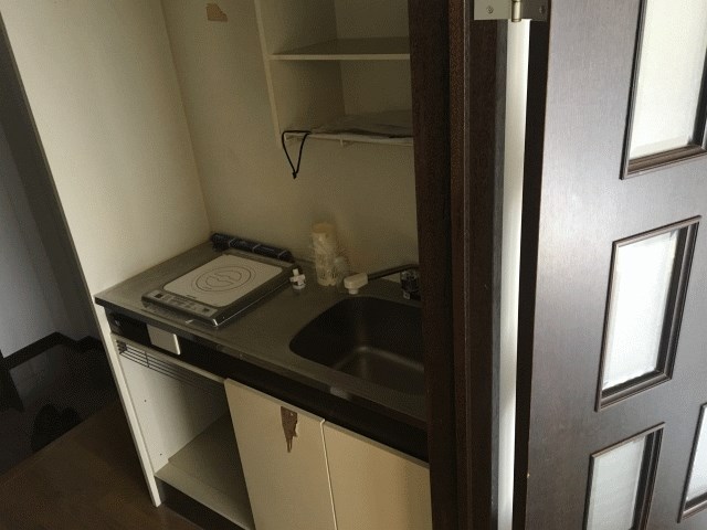 イーストウインド IHコンロ付きのキッチンです。