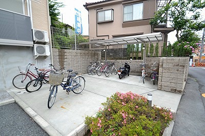 ラシエスト 屋根付きの駐輪場です。