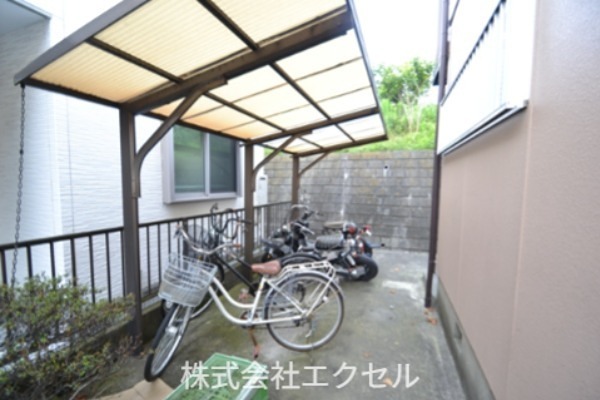 ロイハウス 駐輪場完備。