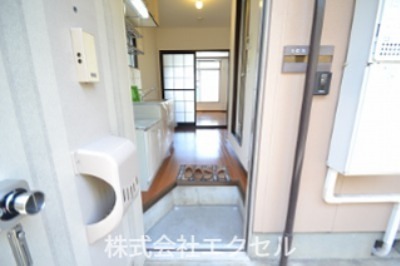 ロイハウス 玄関とても綺麗です。