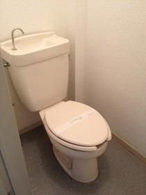 メゾンコロナード 清潔に保たれたトイレです。
