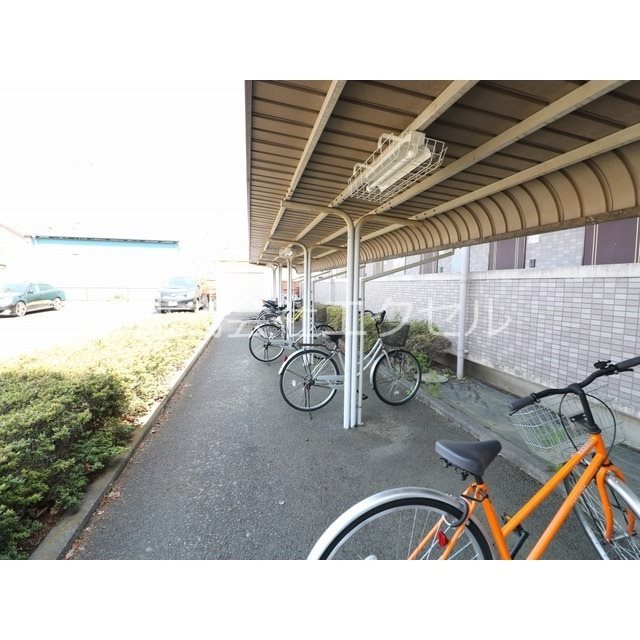 クリア橋本台 屋根付の駐輪場