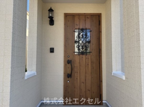 並木町3丁目戸建賃貸住宅 デザイン性のある玄関です☆