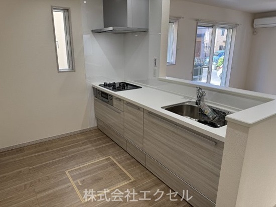 並木町3丁目戸建賃貸住宅 しっかりしたスペースのあるキッチンです☆