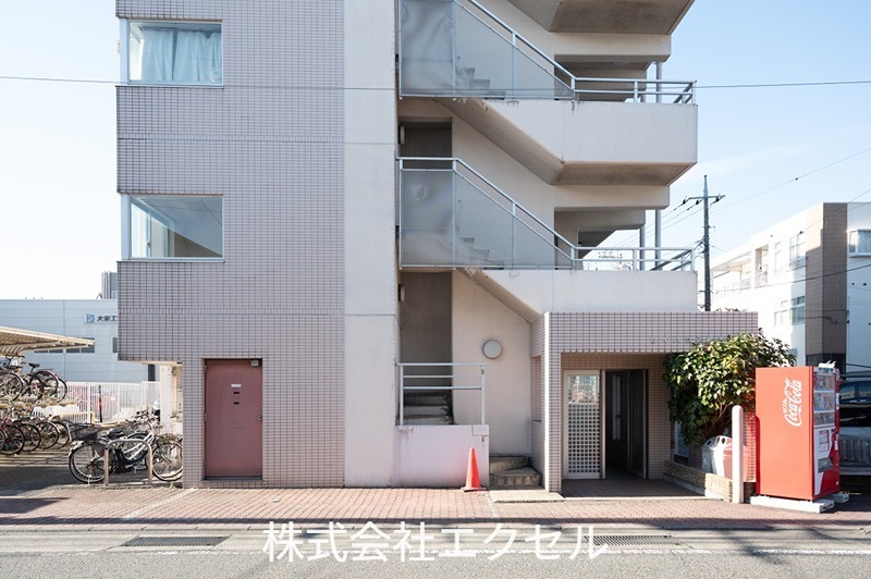 京王線・横浜線 「橋本」 駅 徒歩約11 分です。