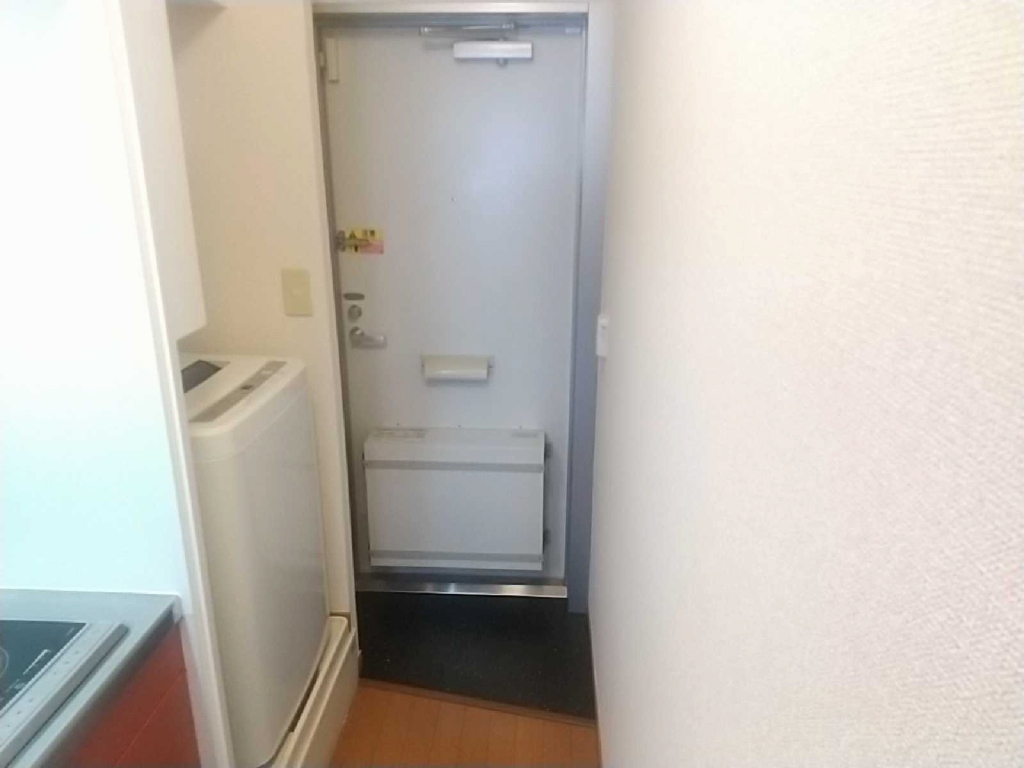 レオパレス慶弐番館 玄関