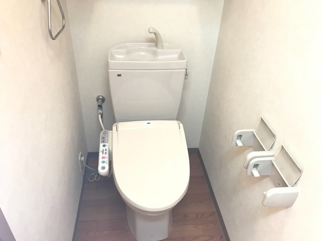 アウローラ 温水洗浄便座です。