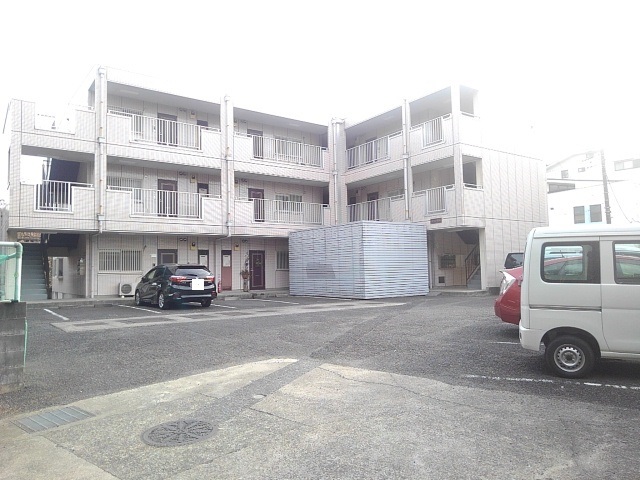 メゾン玉川 駐車場