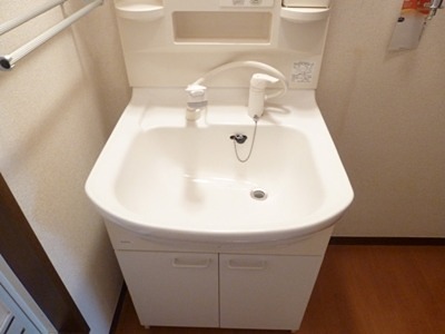 シェモワC シャワー付き洗面化粧台完備です。