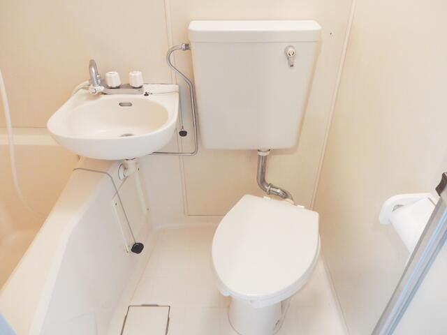 NKハイツ バストイレ同室です。