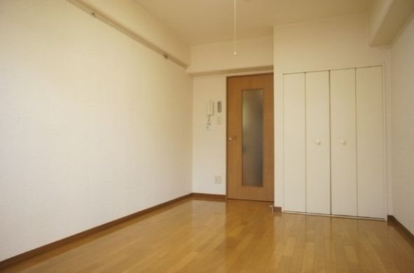 ウィステリアガーデン フローリングのキレイなお部屋です。