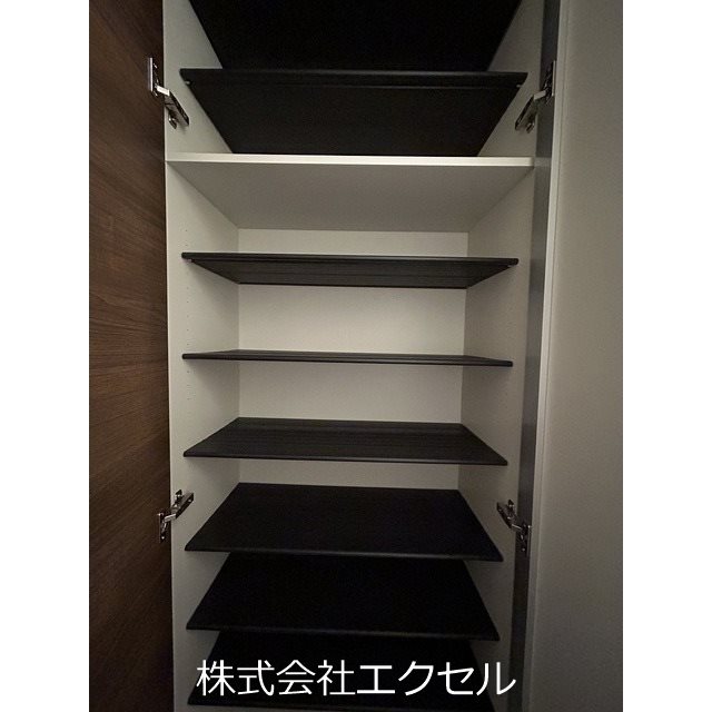 オートヴィラ1 シューズボックス完備の綺麗な玄関です。